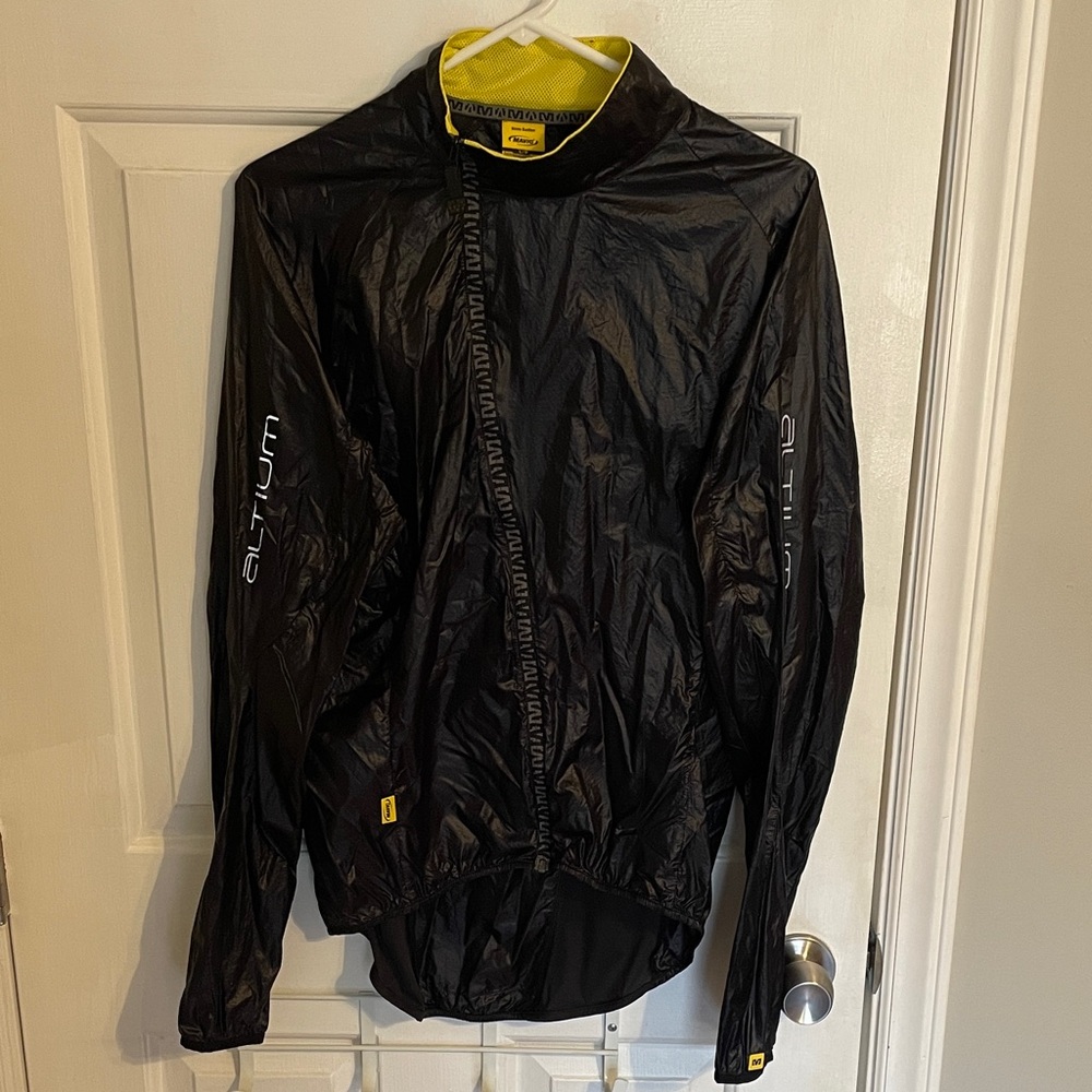 Mavic Altium Lightweight Packable Cycling Windbreaker Jacket Black